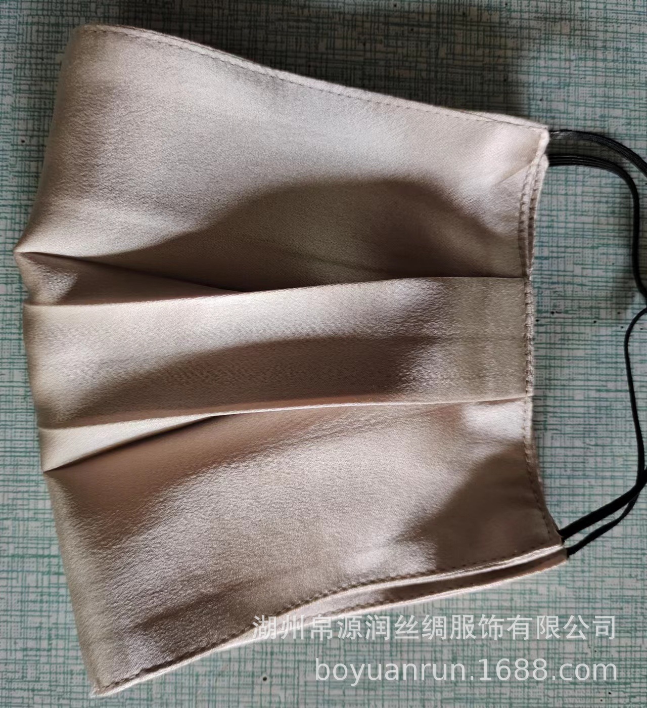 Mặt nạ lụa thật sự (100% tắm hơi) rất ấm cúng và mềm mại: không khí mát: chống bụi: kem chống nắng! Nó thẳng.