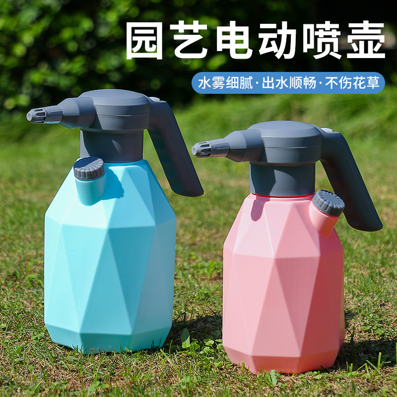Một đĩa nhỏ để làm sạch bình phun nước chứa chất khử trùng và xịt cho nhà.
