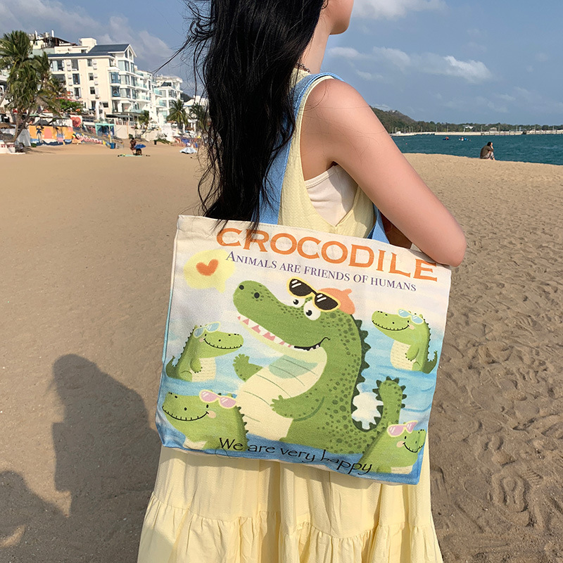 The original cartoon tarpaulin bag girl, 2024 new large one-capable one-capable handbag, one-off green shopping bag.