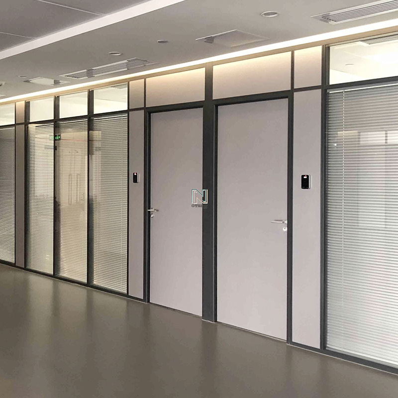 The factory's double-billion-leaf office severed the aluminium alloy from the walled conference room and the building's 100-leaf glass partition.