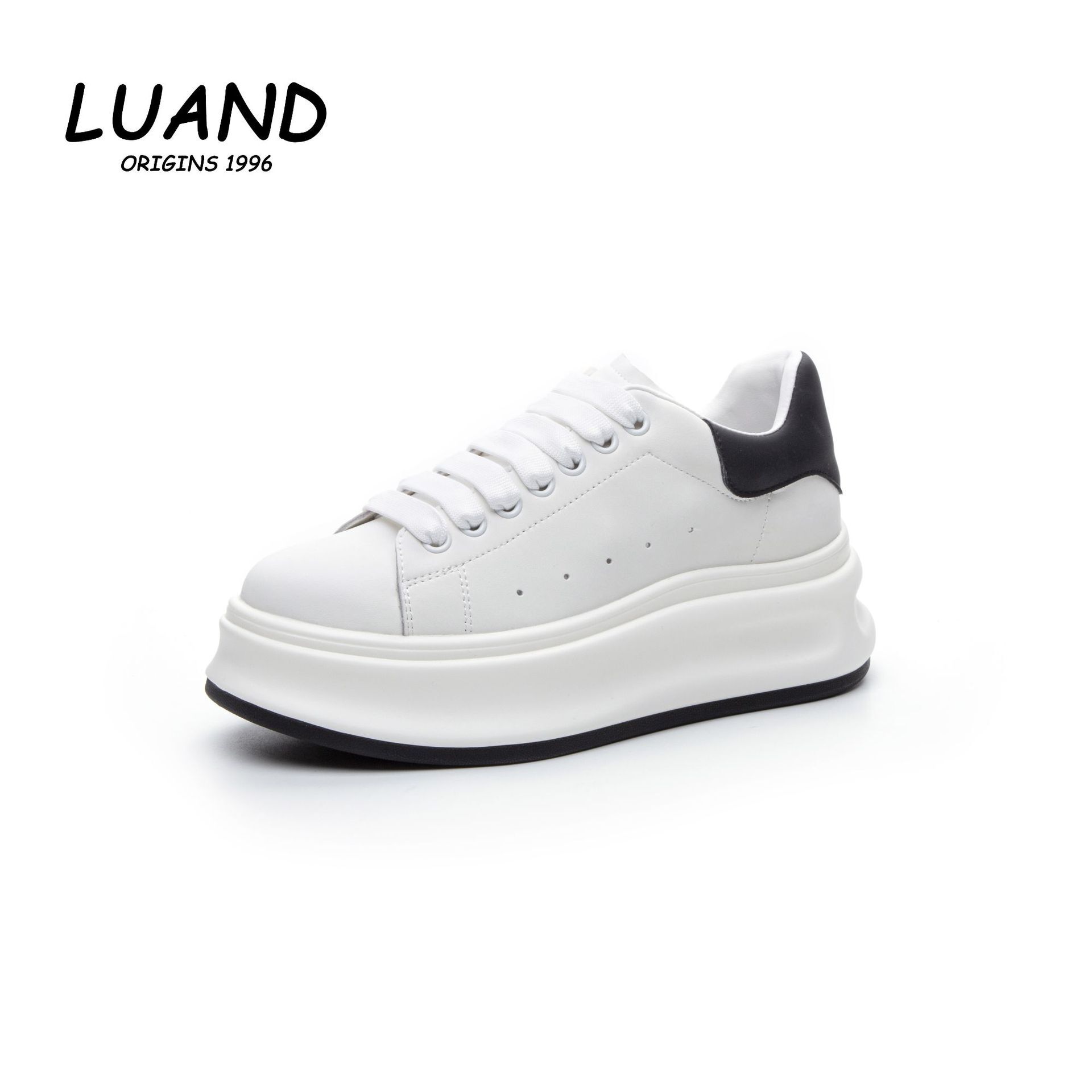 Cross-border specializing in 24-year spring new money for leather McQueen's little white shoegirls.