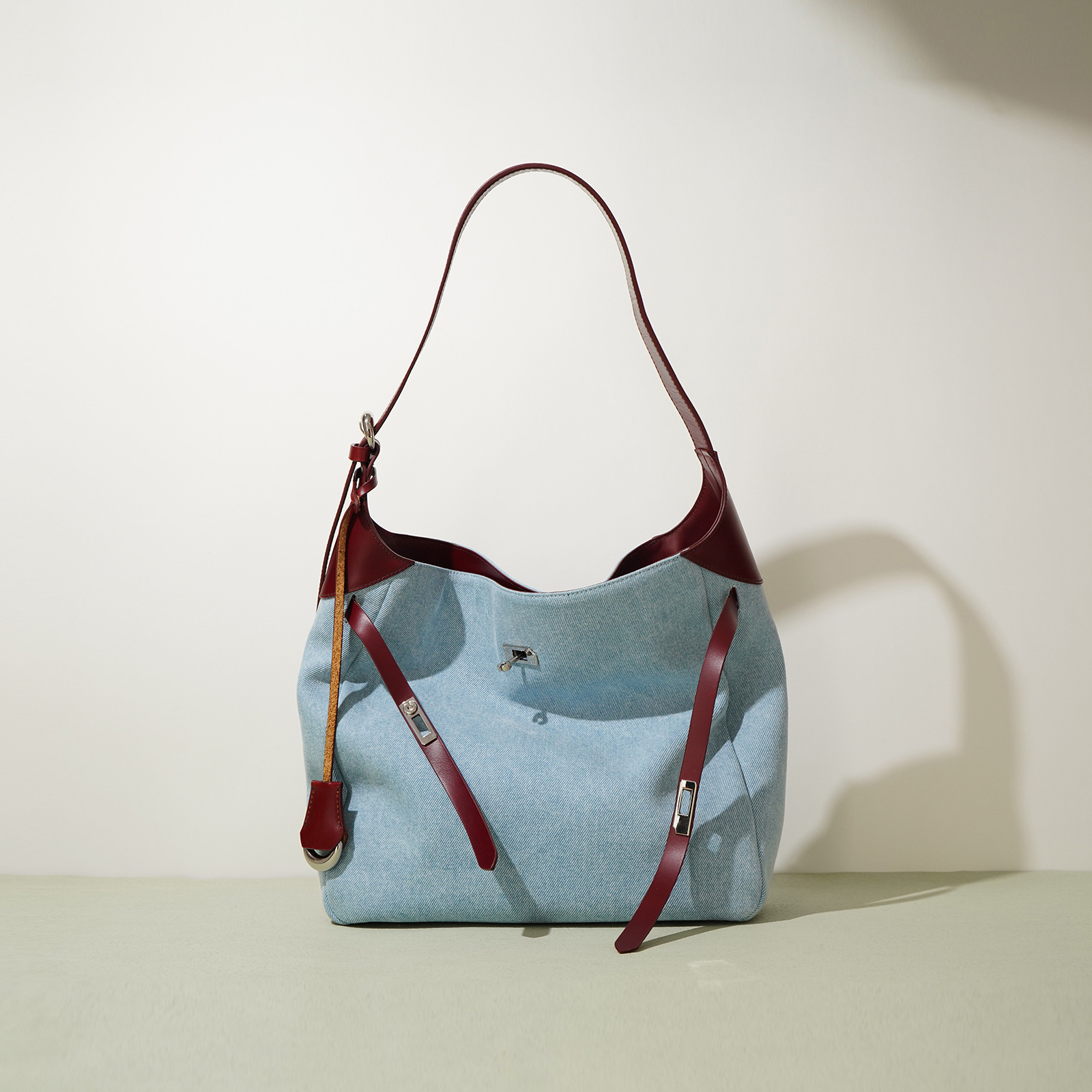 A new HOBO Tot pack with a one-shoulder slant full capacity commuting pack.