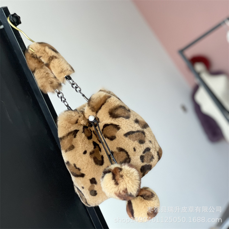 2021 new hare hair lady bag bag, slashed water bucket, panther-skinned, high-volume, high-volume twitch.