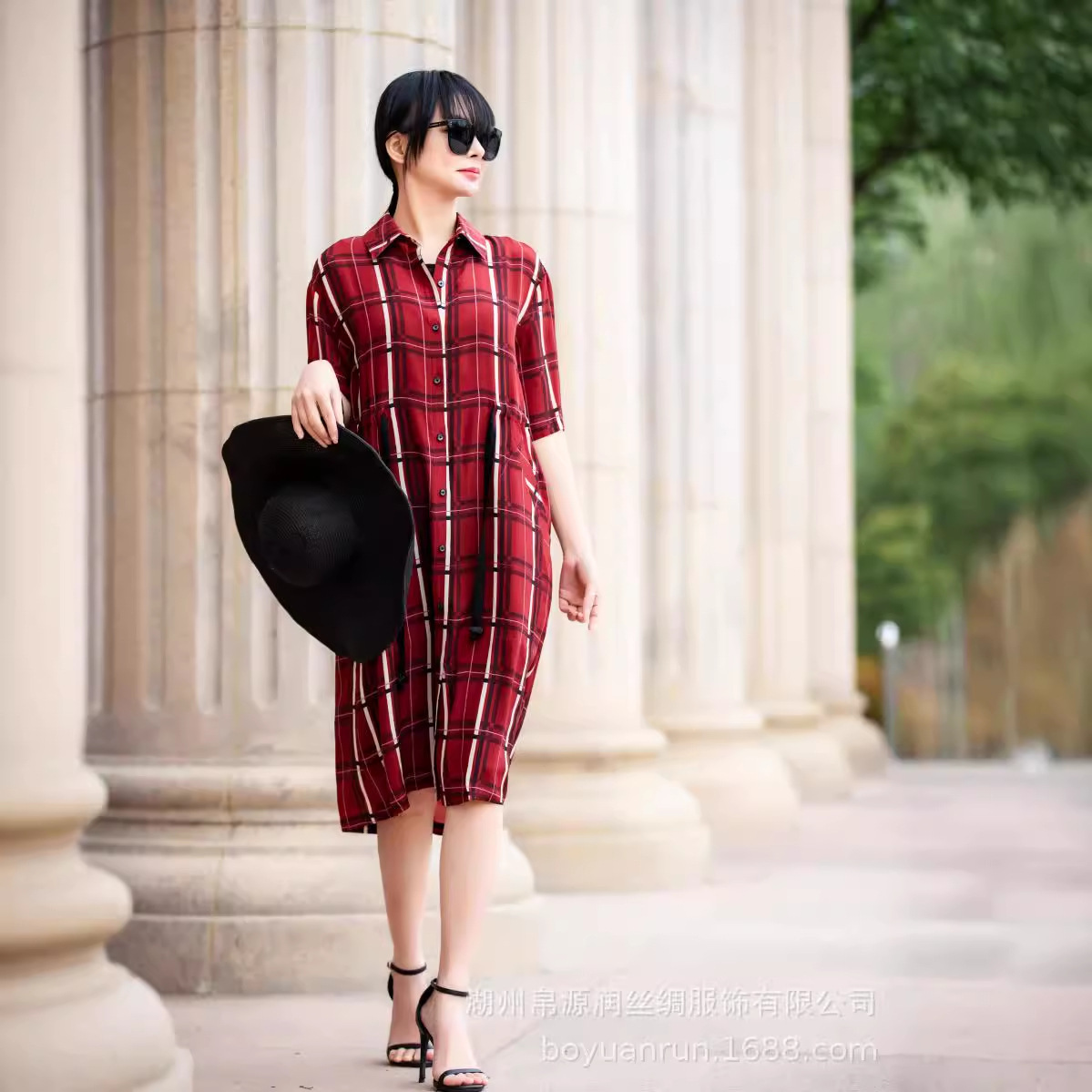 100% áo lụa và lụa, và một doanh nghiệp thương mại một chiều trên chiến trường.