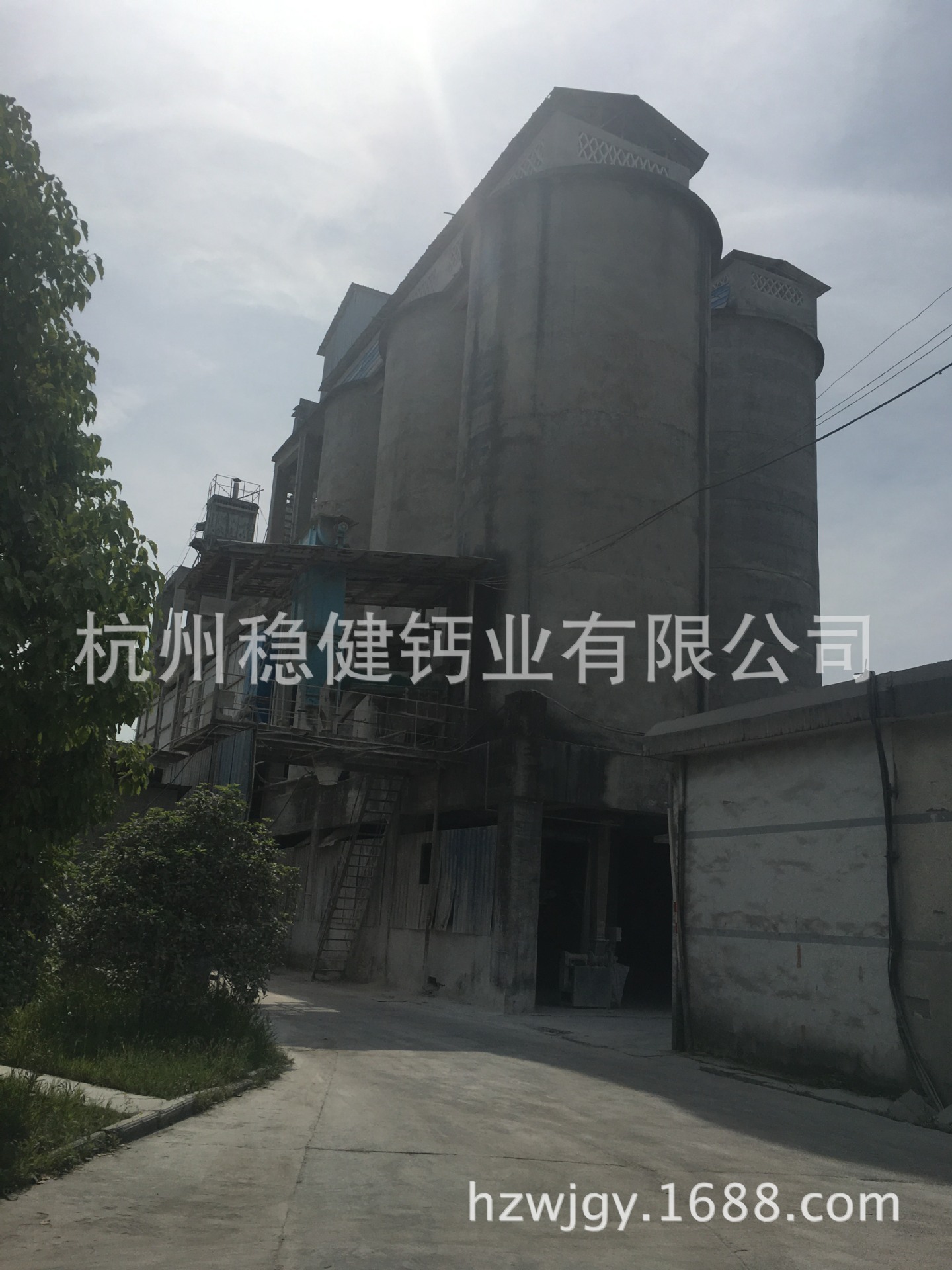 The plant supplies calcium hydroxide for liquids, calcium hydroxide, calcium hydroxide for industrials.