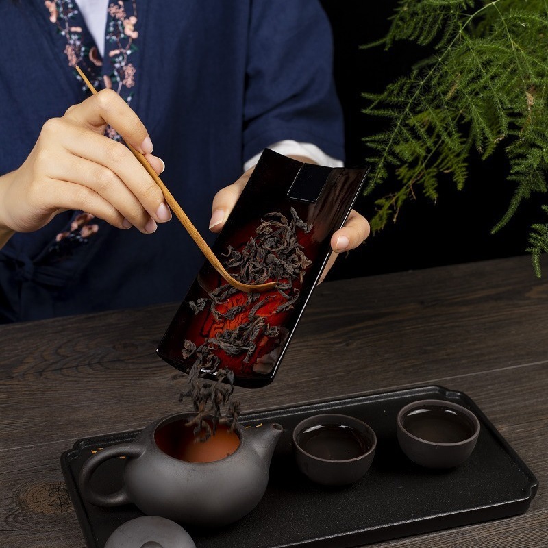 Một trà điện tử sơn lớn nặng số lượng trà, quy mô trà, tỷ lệ trà, cân trà, màu trà.