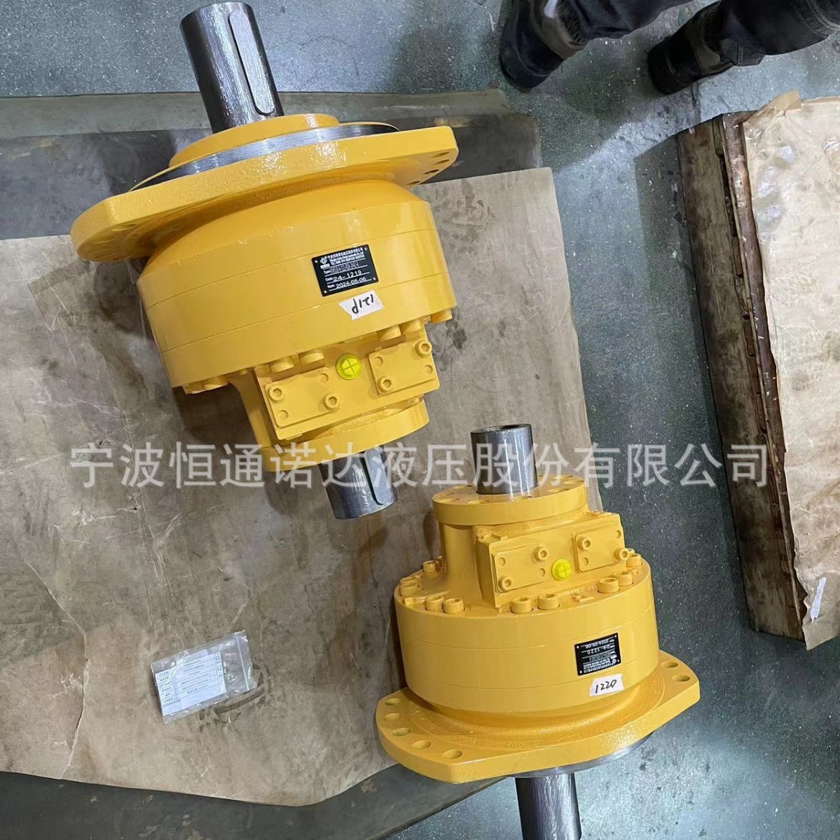 It's custom-made, MS18 series, double-head output, low-speed big twists, poles, semada, hydraulic motors.