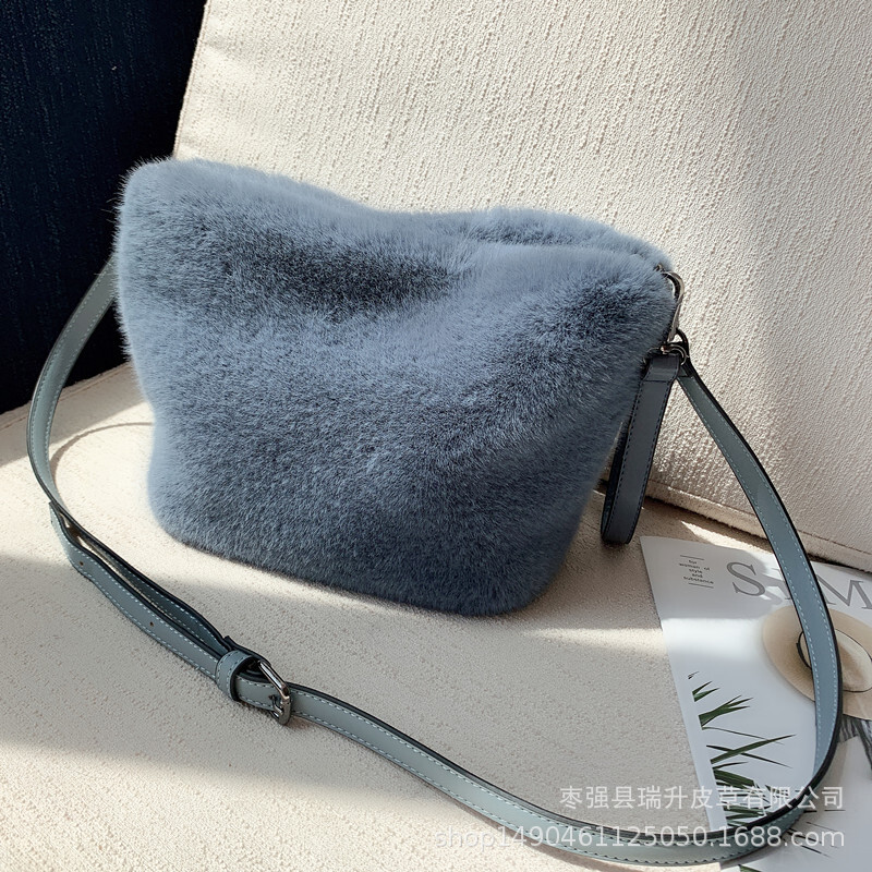 A new twilight-like tweezer box, tweaked twilight handbags across fashion routines.