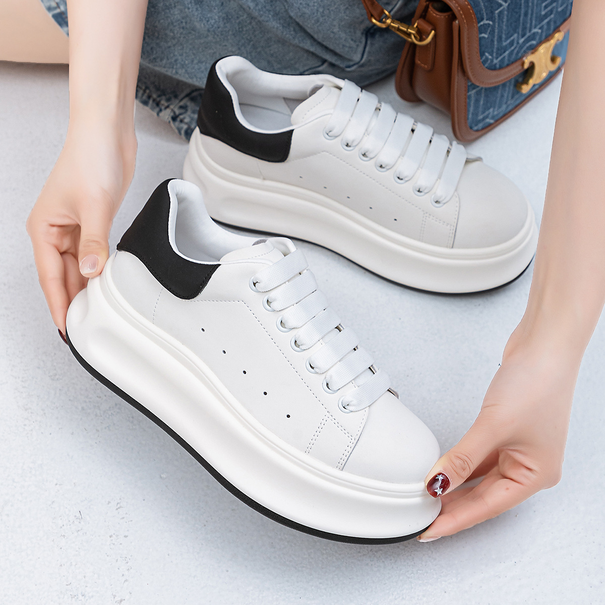 Cross-border specializing in 24-year spring new money for leather McQueen's little white shoegirls.