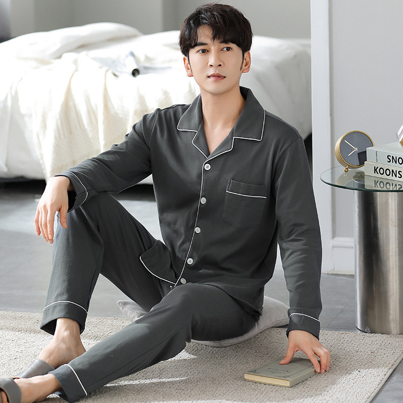 Chất lượng cao, đầy đủ pyjamas, vận động viên kamikaze kamikaze, trong một chiếc váy cho sinh viên cao tuổi