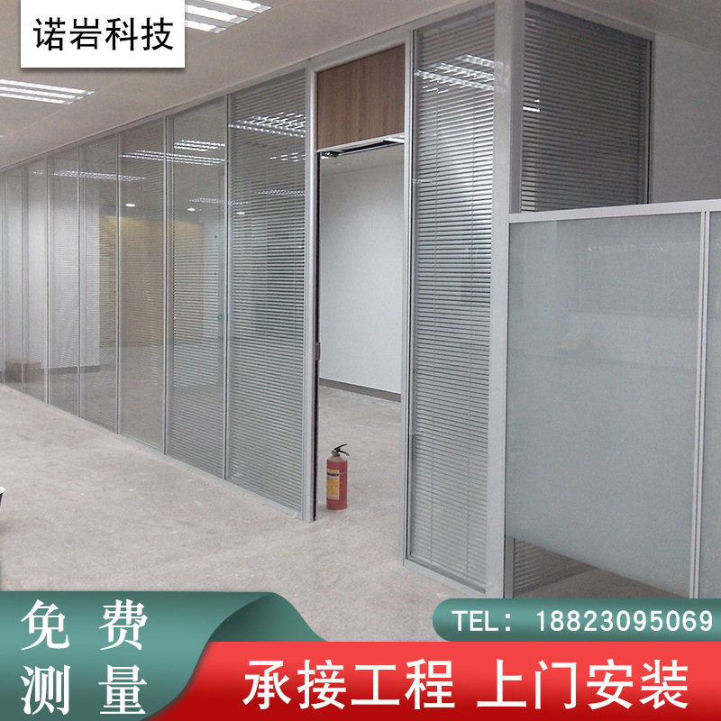 The factory's double-billion-leaf office severed the aluminium alloy from the walled conference room and the building's 100-leaf glass partition.