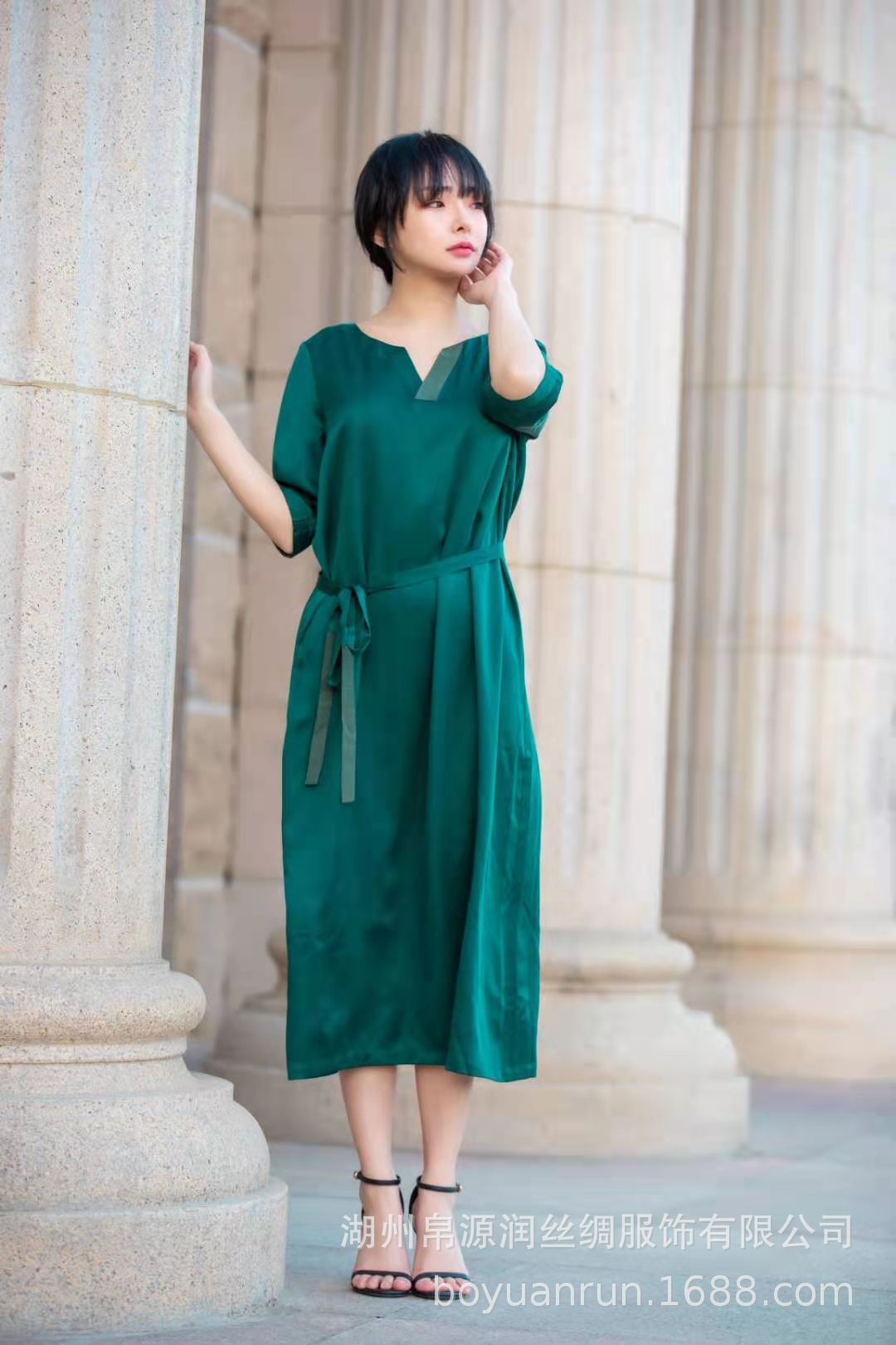 Bộ váy Smdlyq 2151 rất mạnh mẽ, tao nhã và thoải mái.