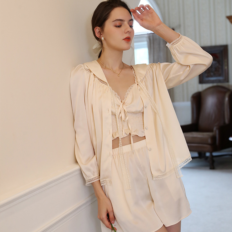 Ba đôi quần đùi lạnh cho bộ đồ ngủ.