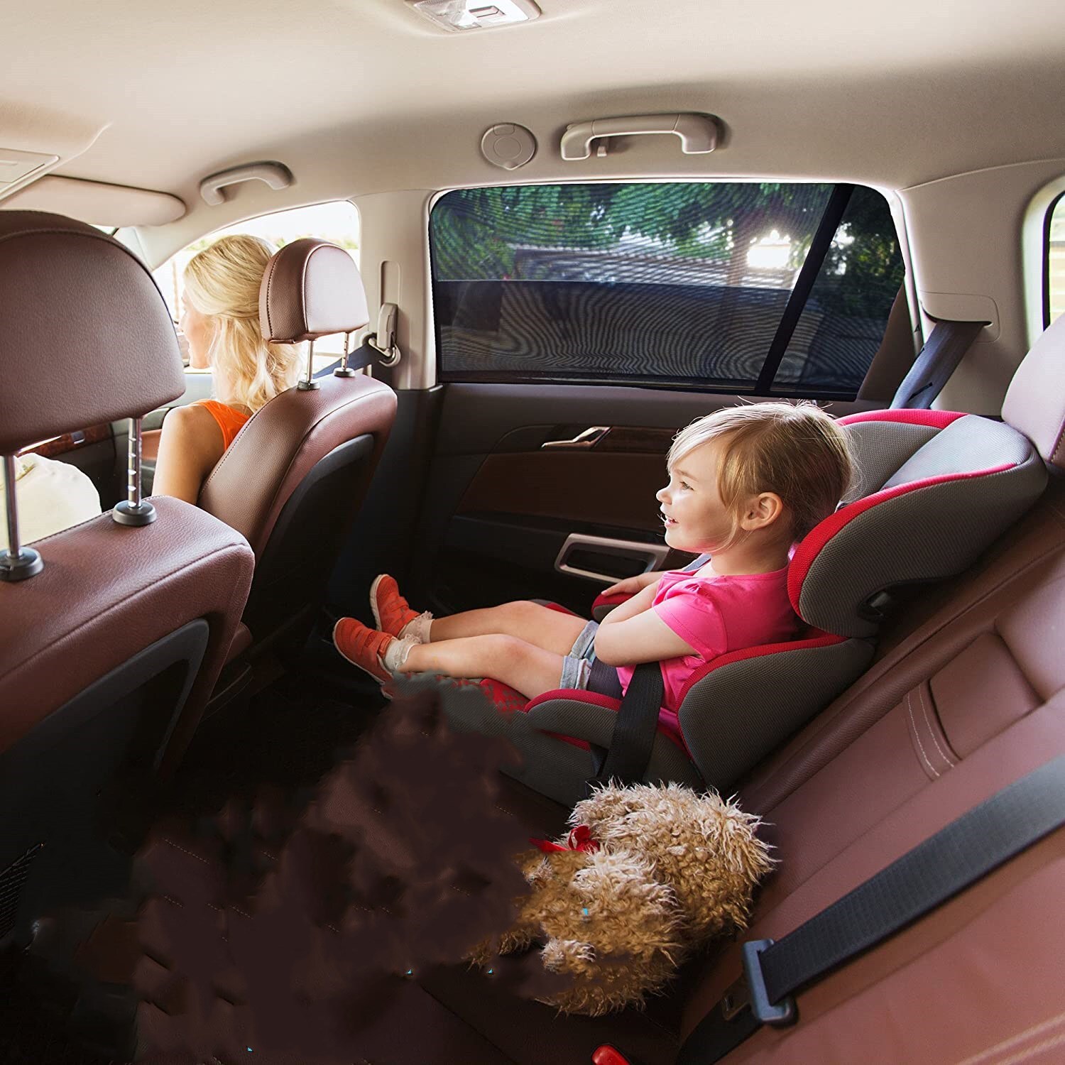 Side windows of cars covered with sunscreen veils and mosquito-resistant windows covered with sun curtains.