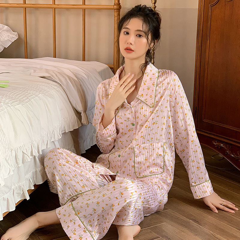 Món pyjama Pháp, hai đôi kem đóng dấu, 2024.