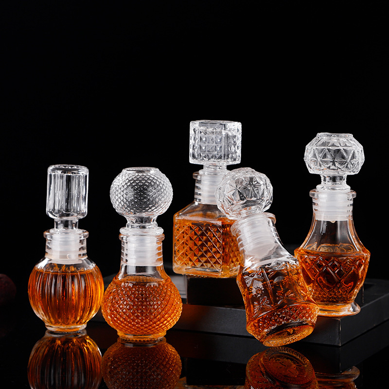 50 ml transparent and thicker mini glass bottle decorated and sealed wine tank bottle red wine awakener