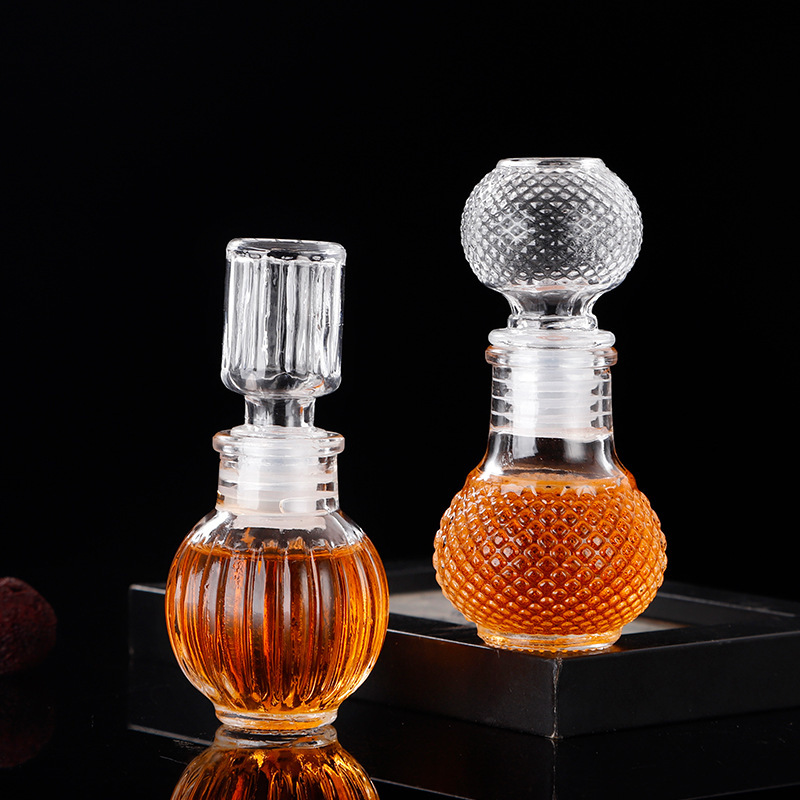 50 ml transparent and thicker mini glass bottle decorated and sealed wine tank bottle red wine awakener