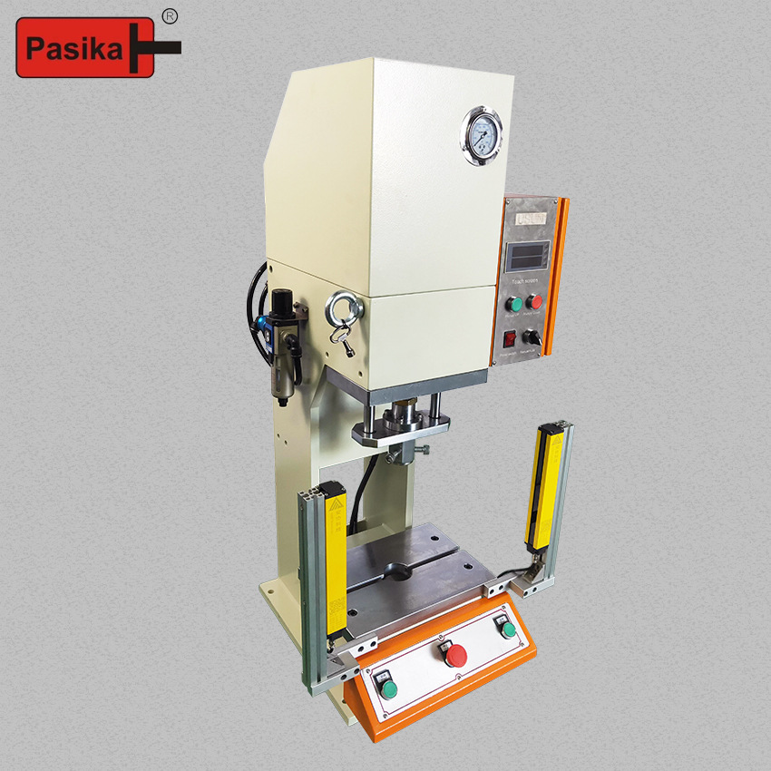 广东厂家销售5T气动冲床桌面式C型压机可用于冲孔铆压的压机