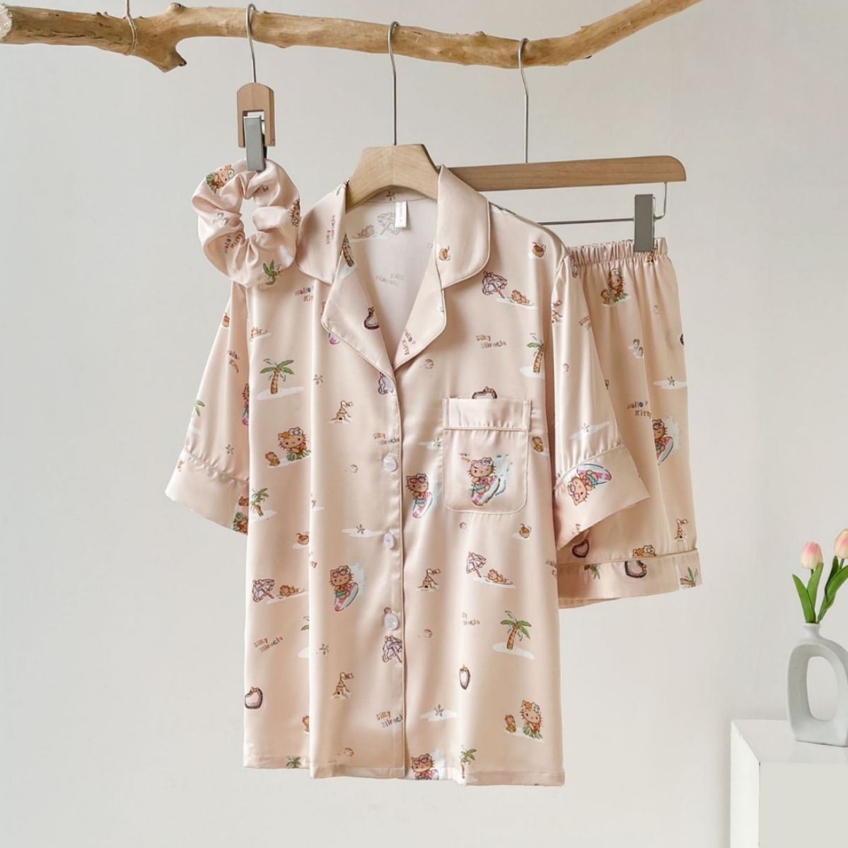 Một bộ váy mùa hè ngắn gọn, ngọt ngào, cay đắng cho một quý cô.