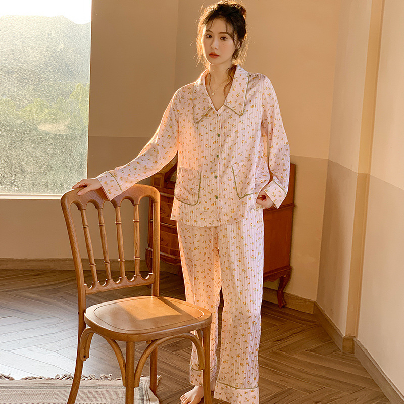 Món pyjama Pháp, hai đôi kem đóng dấu, 2024.