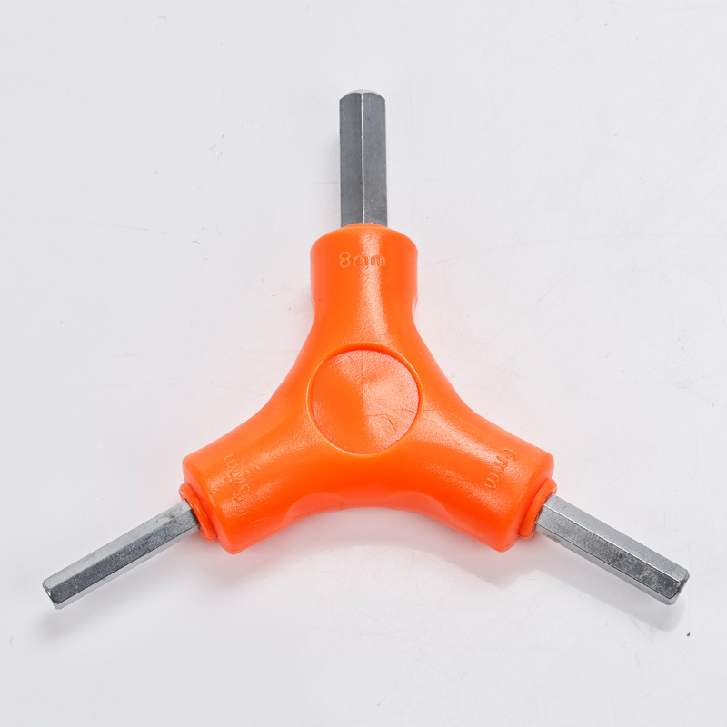 Six-angle wrench in S2, six-angle trident wrench in six, colour-colored three-claw wrench in six-angle wrench in hand.