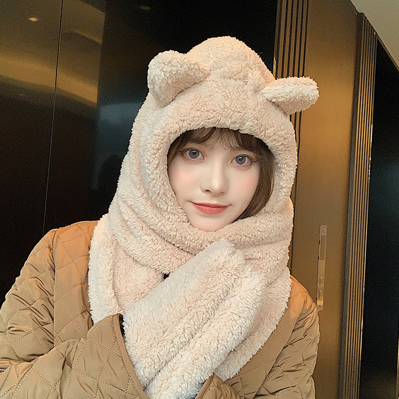 The bear's ear hat and the girl's a three-pack of a twilight-and-twirl suit for the autumn winter.