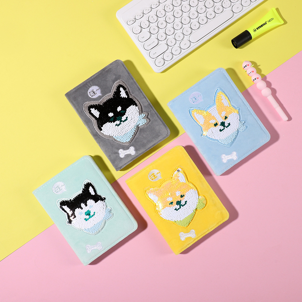 Creative fluffy notebooks designed by animals to make a cute snowman's book distributed.