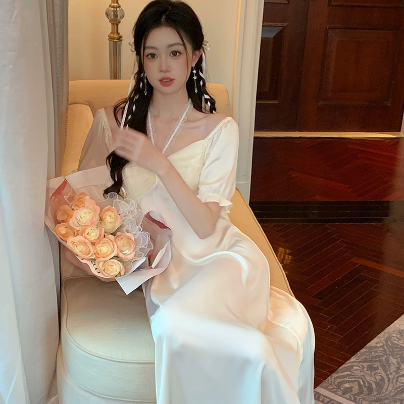 Quần short mùa hè của cô gái mộng du dài, ngọt ngào và thuần khiết, điên cuồng Pháp, quyến rũ.