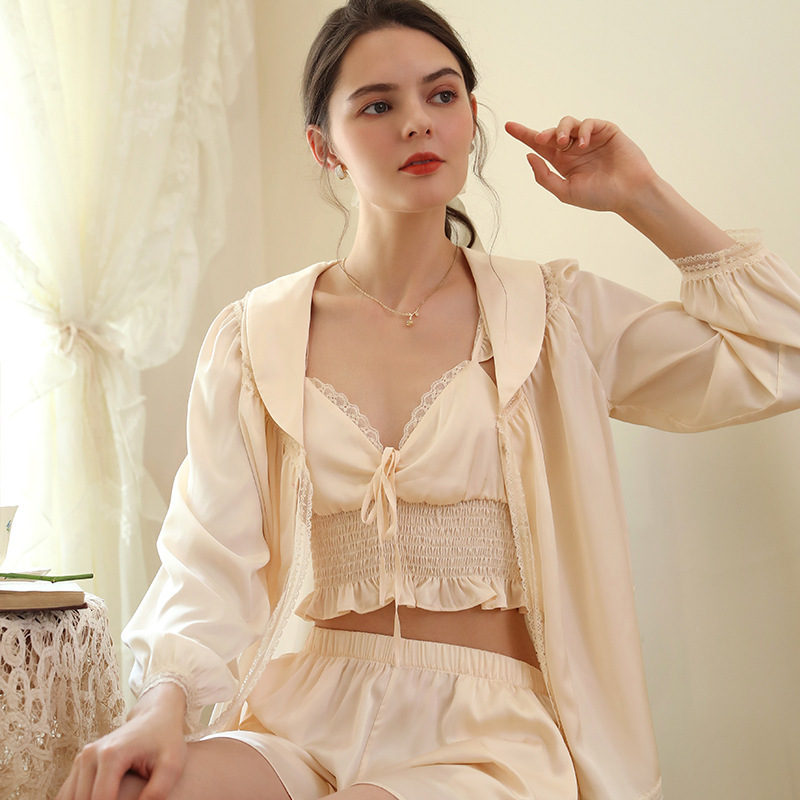 Ba đôi quần đùi lạnh cho bộ đồ ngủ.