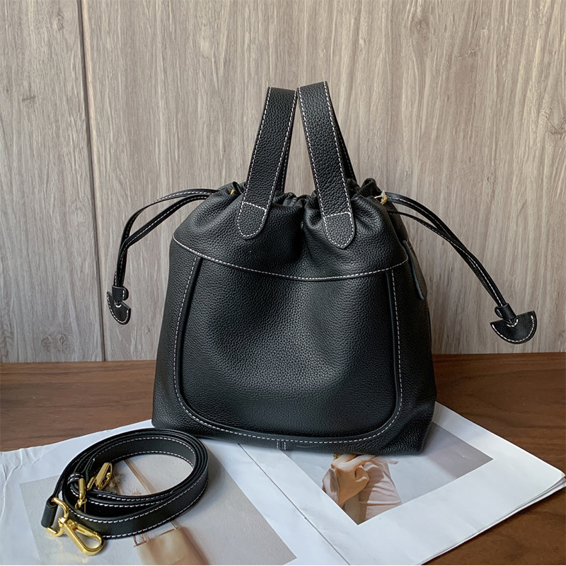 2023 new woman fashion, one-shoulder-slashed lady bag, large capacity OEM custom.