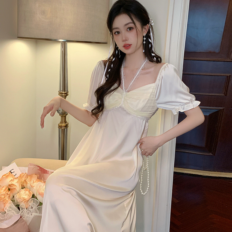 Quần short mùa hè của cô gái mộng du dài, ngọt ngào và thuần khiết, điên cuồng Pháp, quyến rũ.