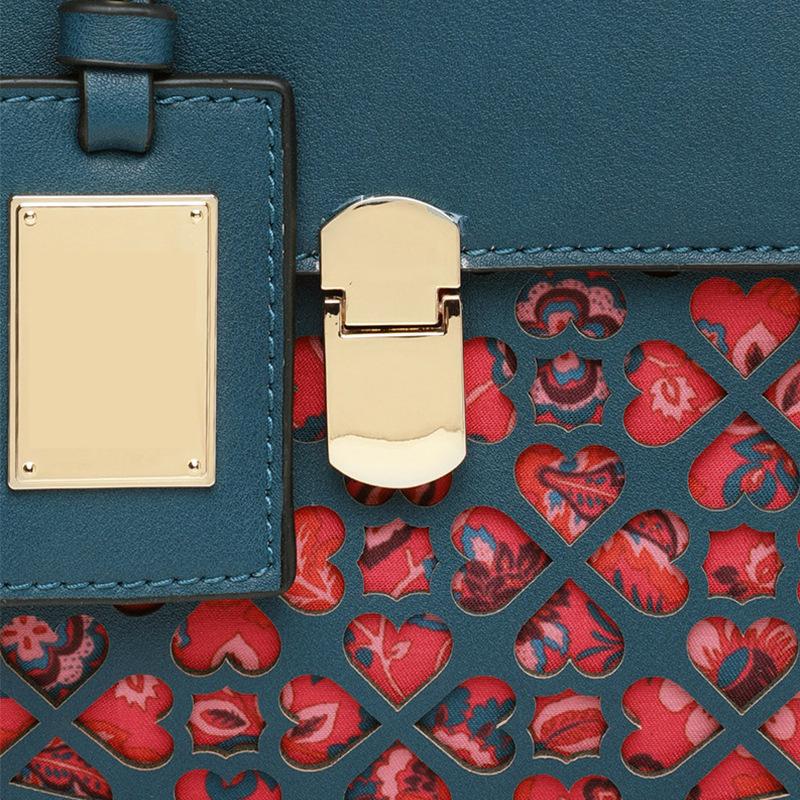 The girl bag customises OEM 2023 new fashion-coloured saddles, one-shoulder-chained buns.