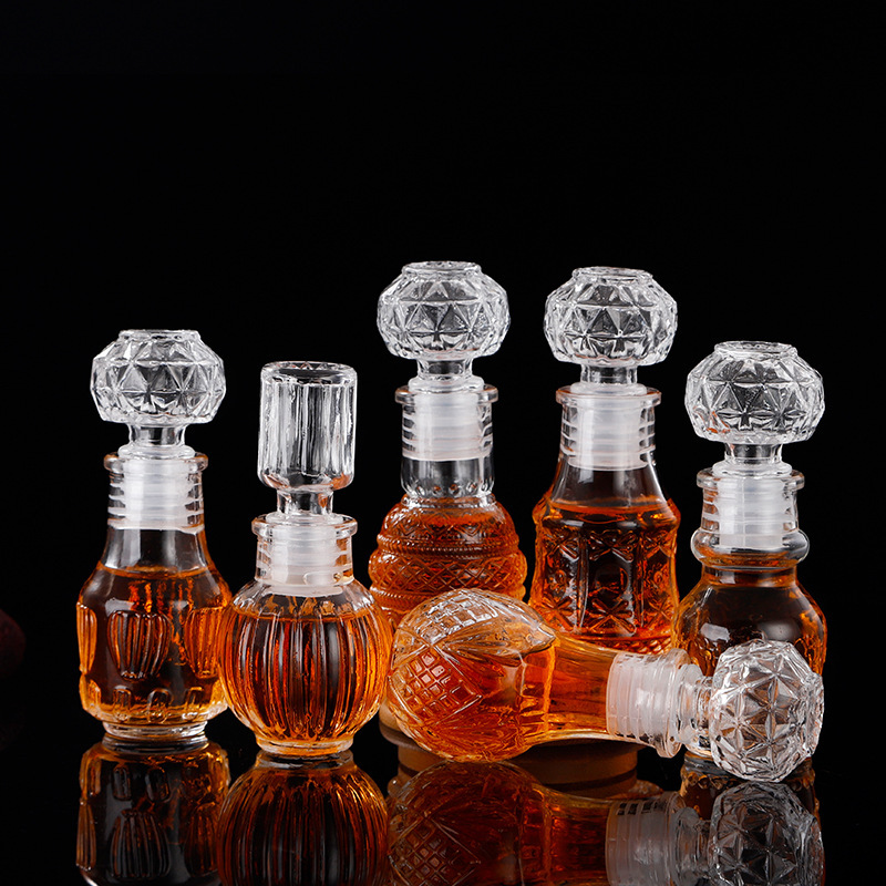 50 ml transparent and thicker mini glass bottle decorated and sealed wine tank bottle red wine awakener