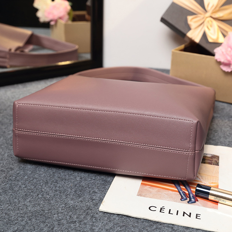 The woman's bag OEM customises a 2023 new E.S.R. handbag with two bags of bags.