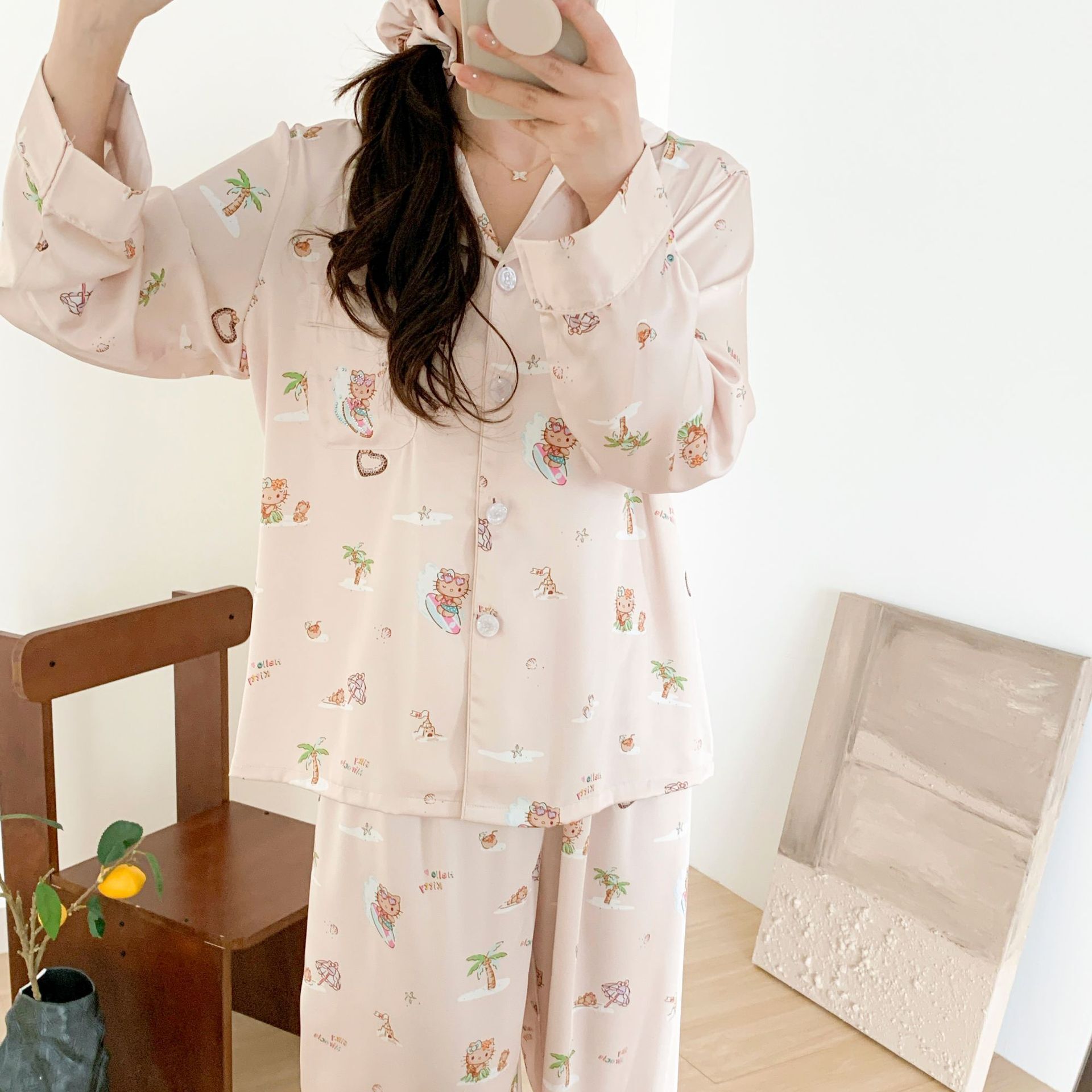 Một bộ váy mùa hè ngắn gọn, ngọt ngào, cay đắng cho một quý cô.