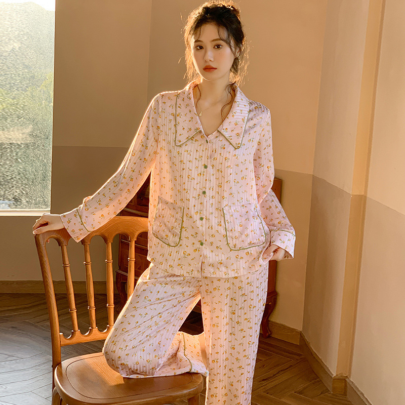 Món pyjama Pháp, hai đôi kem đóng dấu, 2024.