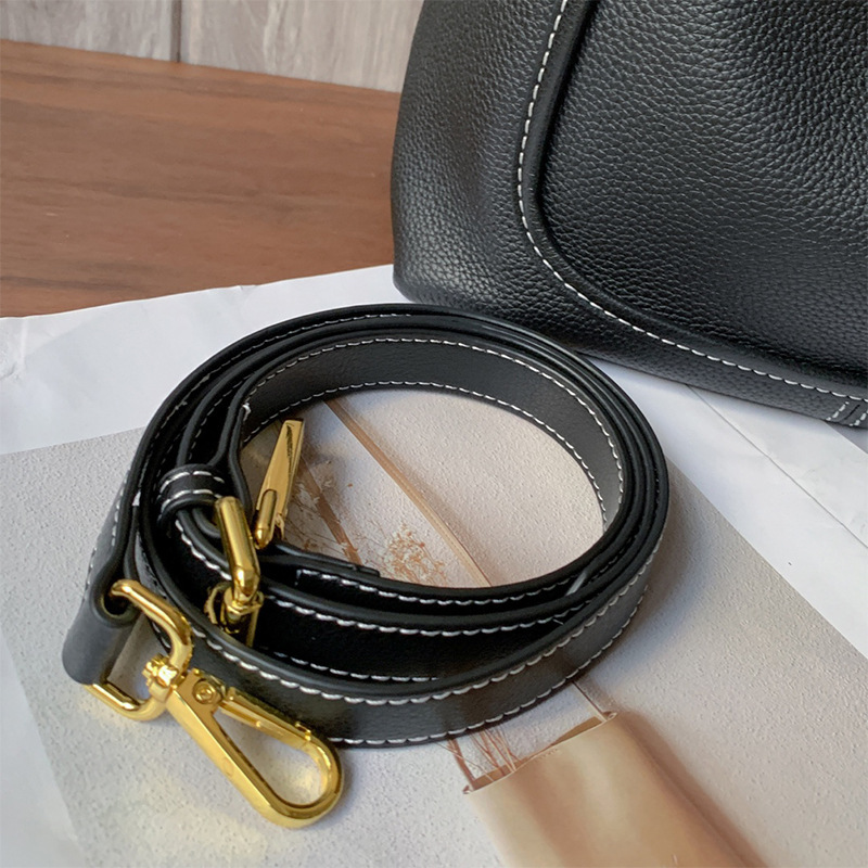 2023 new woman fashion, one-shoulder-slashed lady bag, large capacity OEM custom.