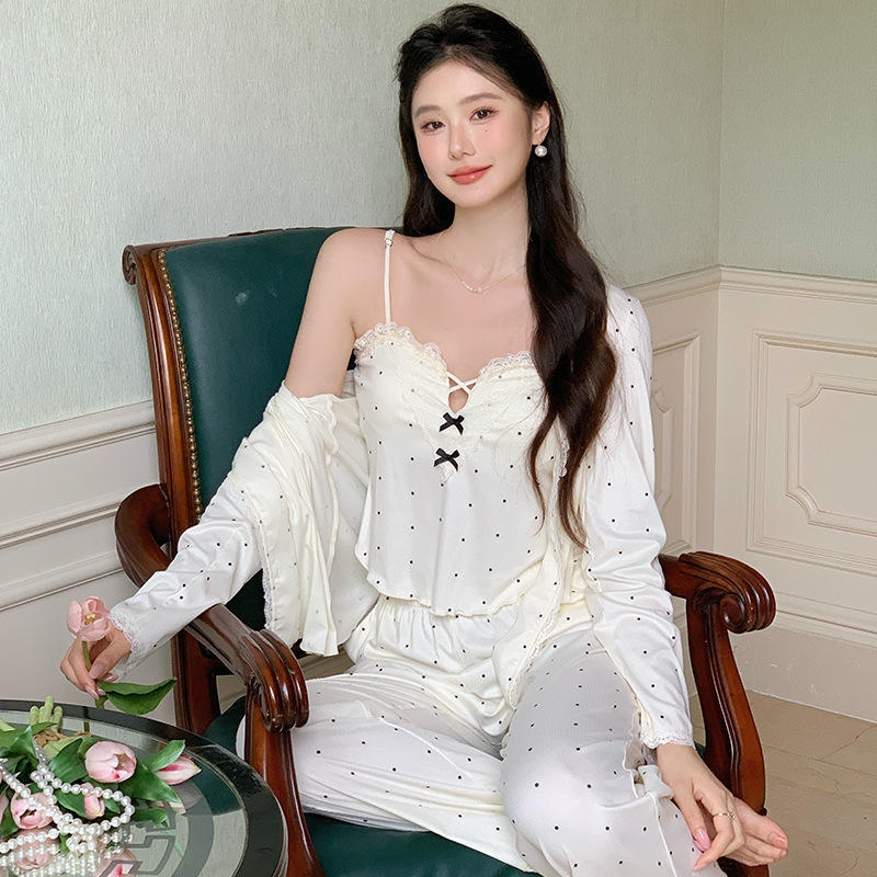 Bộ đồ ba mảnh của phụ nữ Pháp mặc quần áo gia đình cho một dây nịt mùa thu với một dây nịt gió quyến rũ, tinh khiết và một dây da.