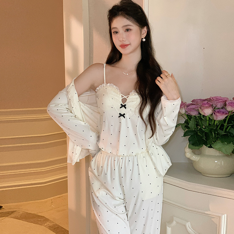 Bộ đồ ba mảnh của phụ nữ Pháp mặc quần áo gia đình cho một dây nịt mùa thu với một dây nịt gió quyến rũ, tinh khiết và một dây da.