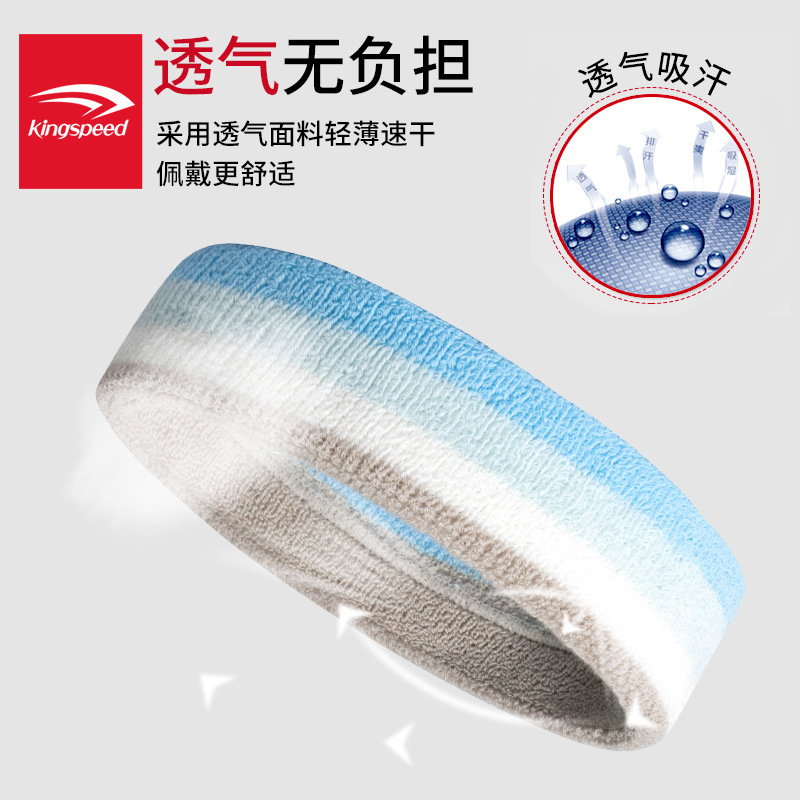 Cổ tay của con trai tôi được bao phủ bởi một ban nhạc, một ban nhạc thể dục, một cửa hàng ngọt mồ hôi.