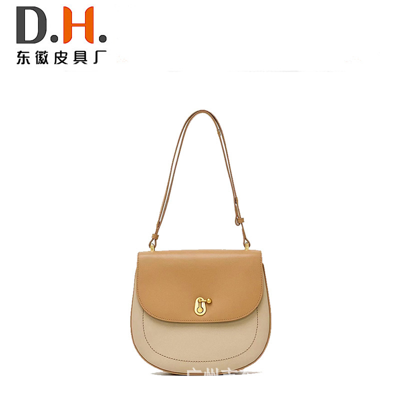 The women's bag process customised OEM 2023 new replicated leather-skin slashed tweeds, half-round saddles.