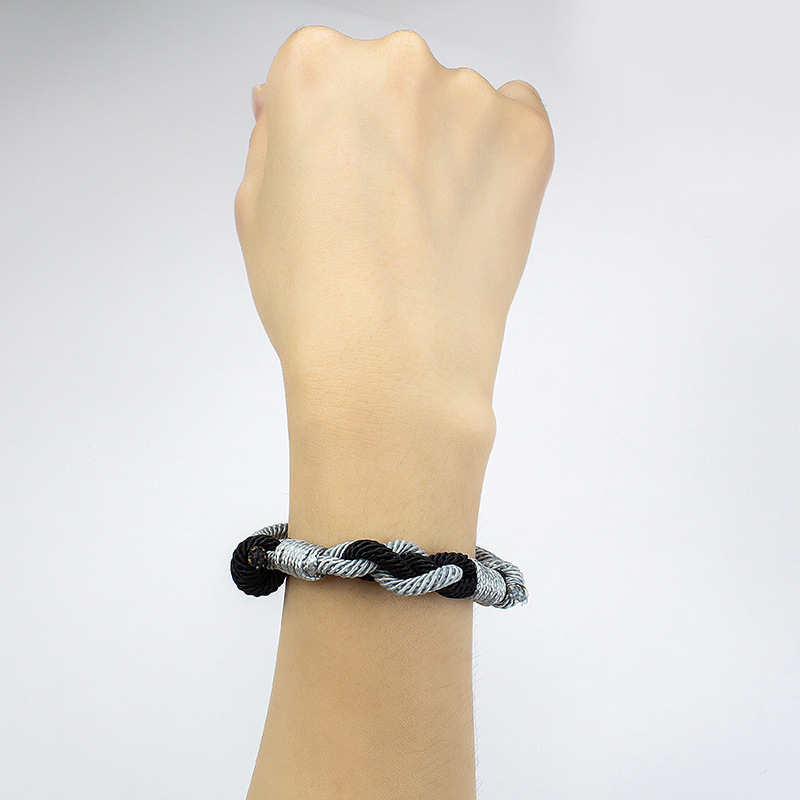 Wearing handlines and customizing them, the Chinese wind of the eight-word coupon adjusts the bracelet.