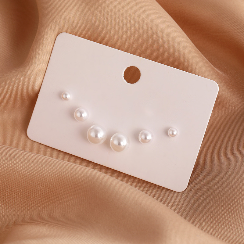 A simple pearl of 925 silver nails, and a very stylish earring of the night market.