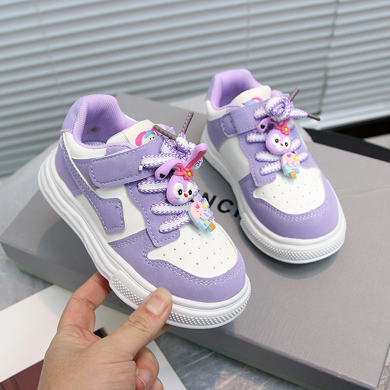 Children's shoes and cartoons, 2023 Spring Strawberry Bear's Newly Comfortable Girl's Leisure Shoes, and children's squirt shoes