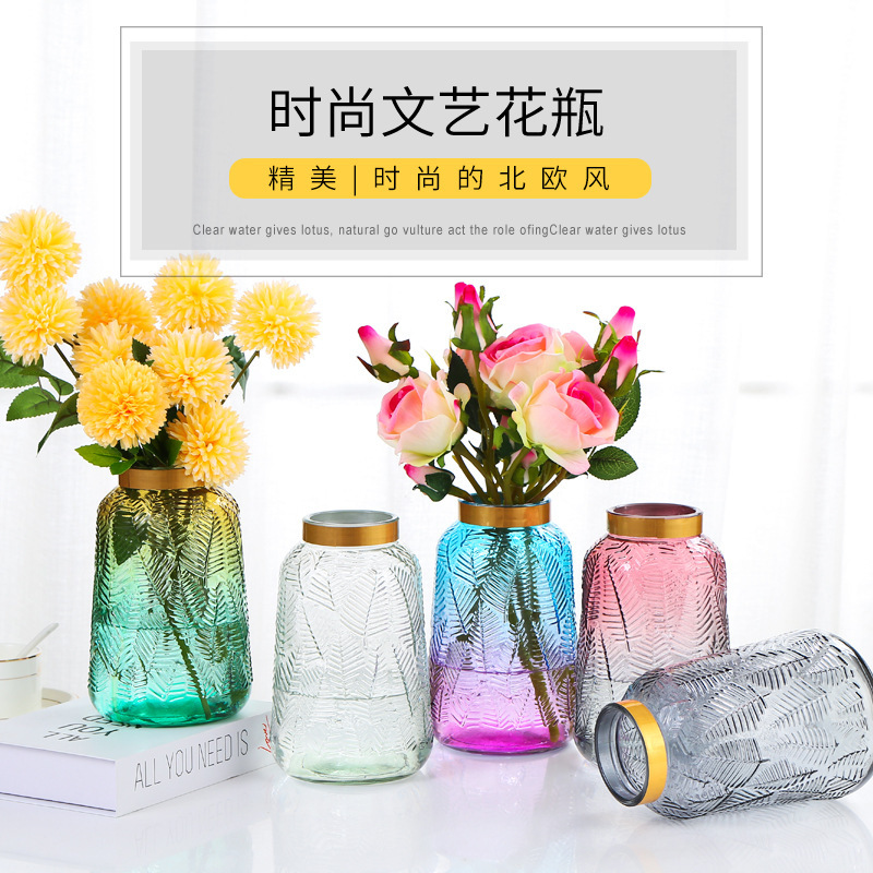 Một cửa hàng bán bơ xanh mới, một cái bình thủy tinh có màu Châu Âu, trong suốt thủy âm, bán hoa.