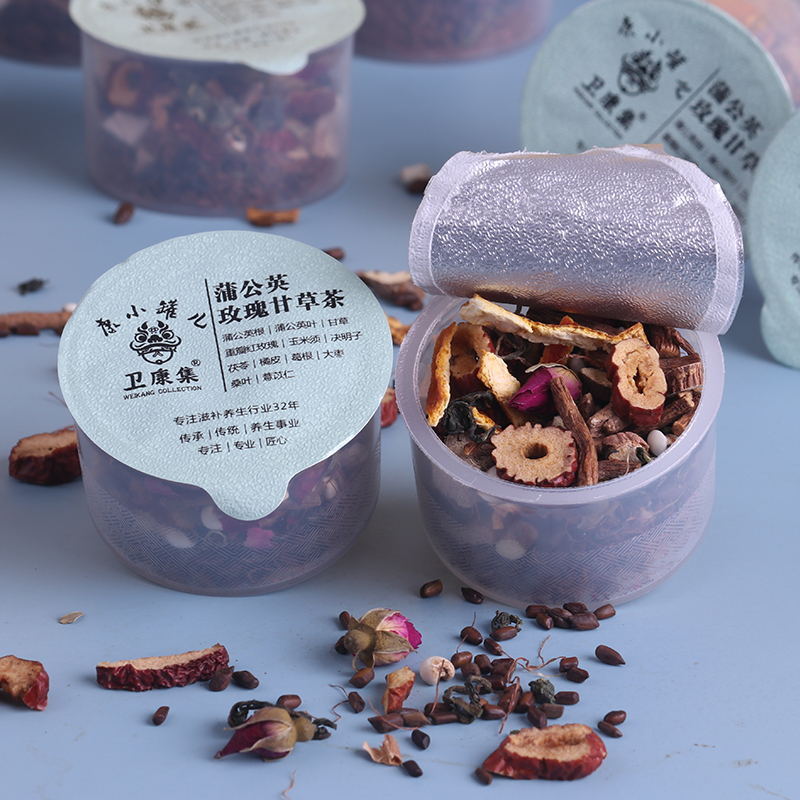 Weicon thu thập 15 lon rượu gin và trà cam thảo hoa hồng.