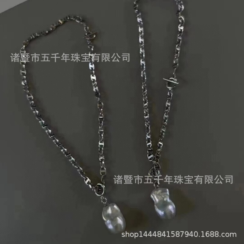 Wholesale 14K, high-quality big Balo pig nose necklace and sweater suit in autumn winter.