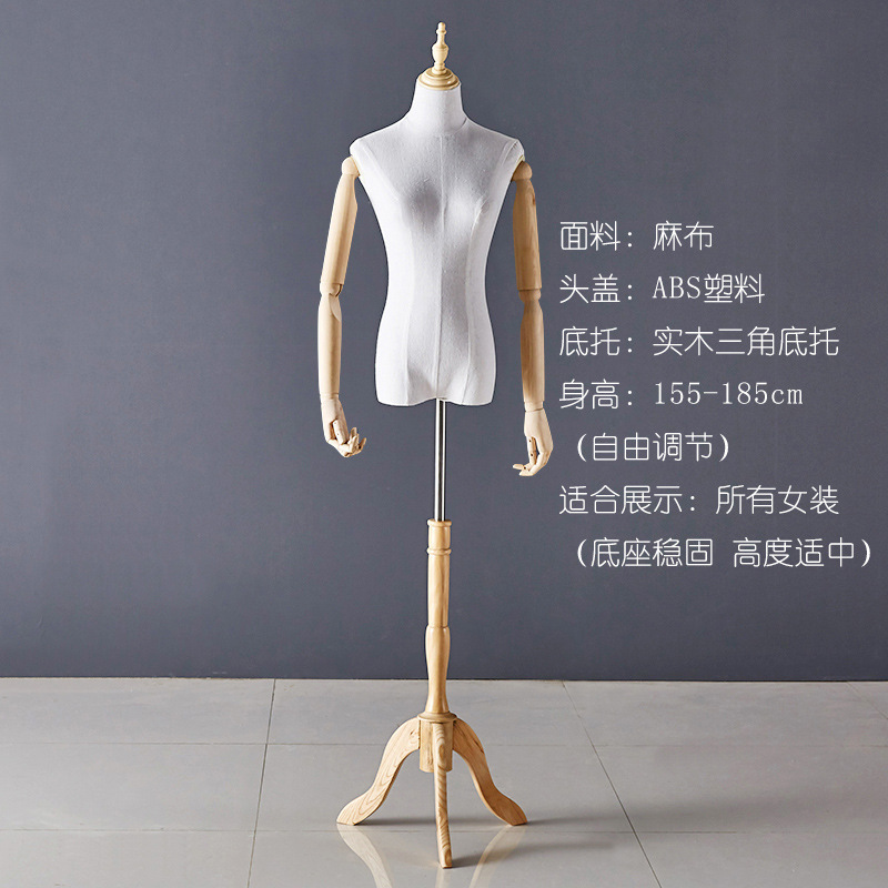Người mẫu cửa hàng, người phụ nữ đứng trước cửa sổ, cho thấy người mẫu trang phục cưới.