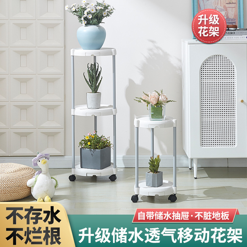 Một kệ hoa ngoài trời nhiều tầng bên ngoài phòng nhựa của Bắc Gardener và một bức xạ ngọc lam ngọc.