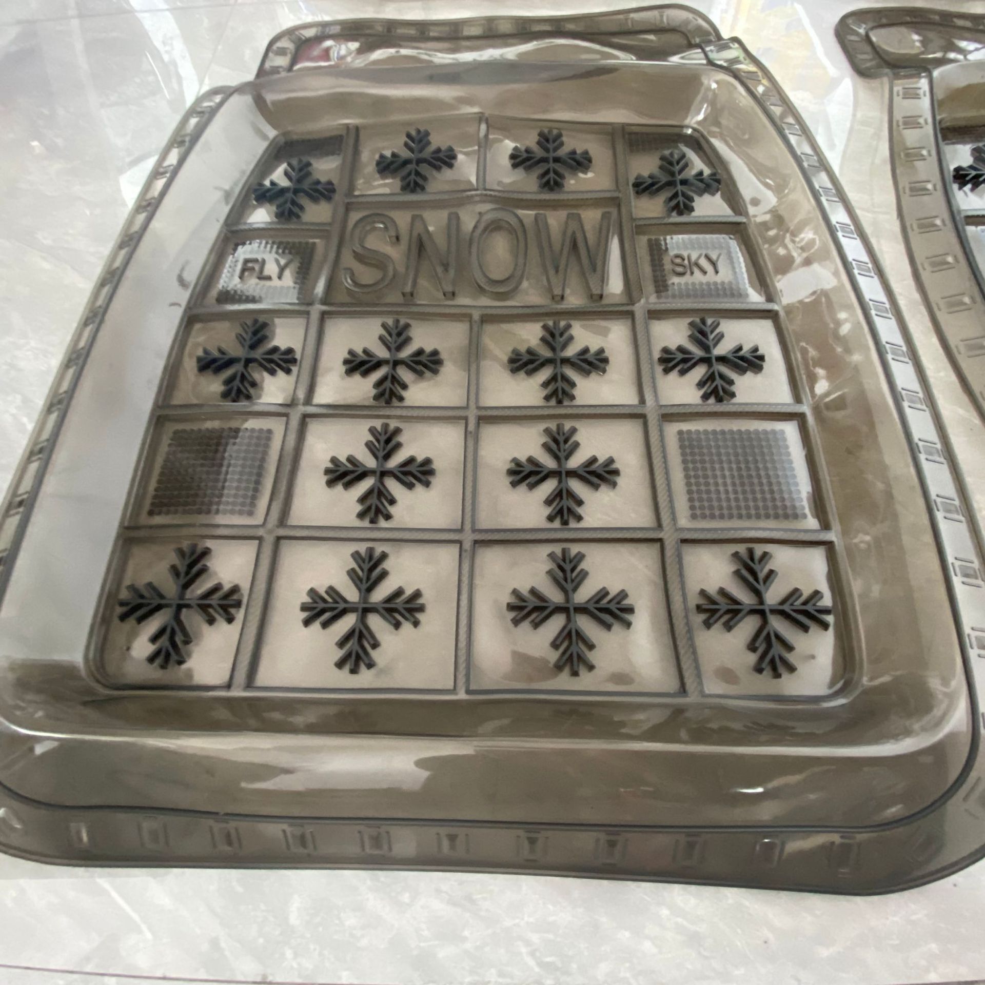 Car foot mats are designed to cut monolithic pads that are waterproof and anti-sliding.